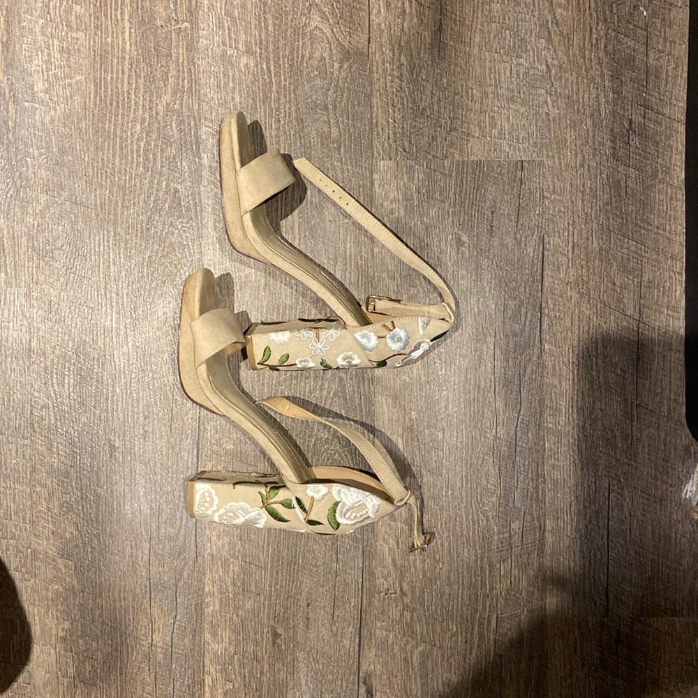 Used high heels with flower details - good used condition